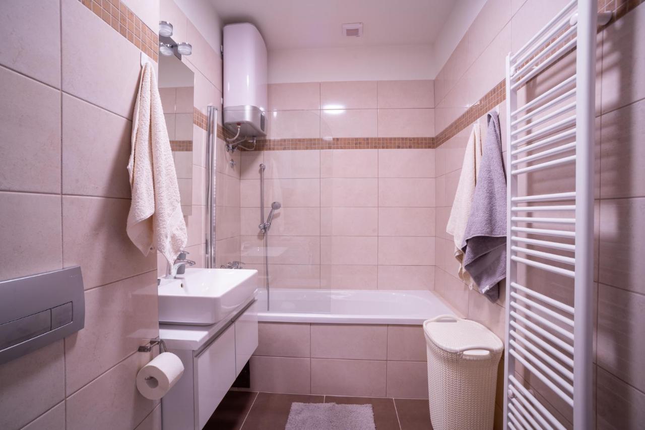 Apartman G8 Deluxe Pale Exterior photo